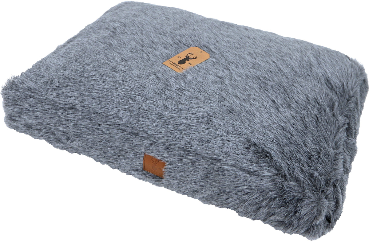 Boony ‘Est 1941’ ligkussen badger grey, 70×50 cm.