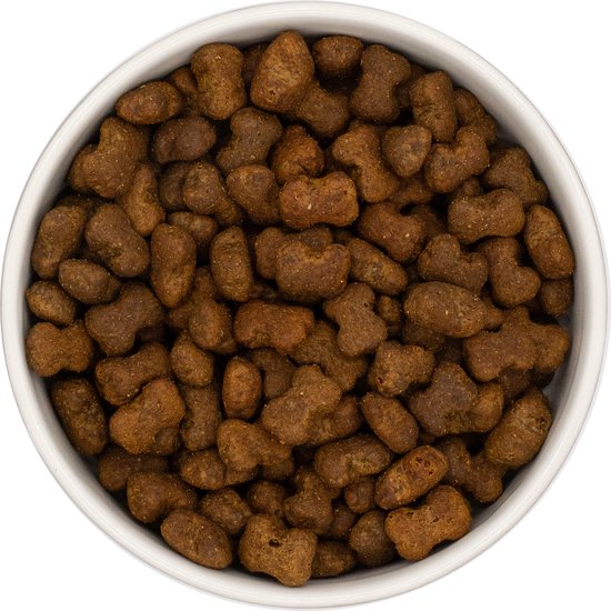Jelka Digestive Treats losse botvormige brokjes in een witte kom